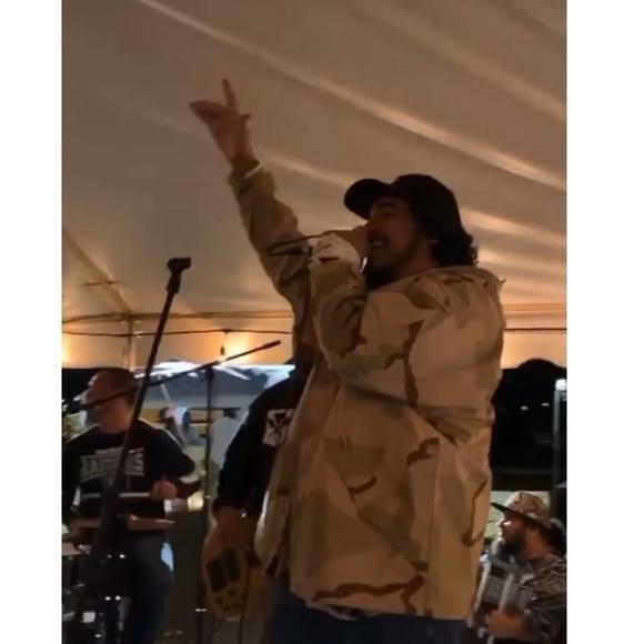 Meet your Posher, Uaia - Picture 1 of 1